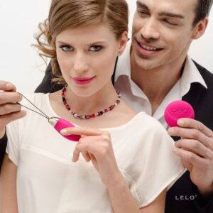 D-195035 LELO - LYLA 2 VIBRATING EGG-MASSAGER CERISE