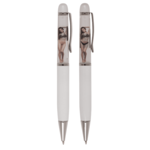 PENNA VINTAGE CON DONNA CHE SI SPOGLIA